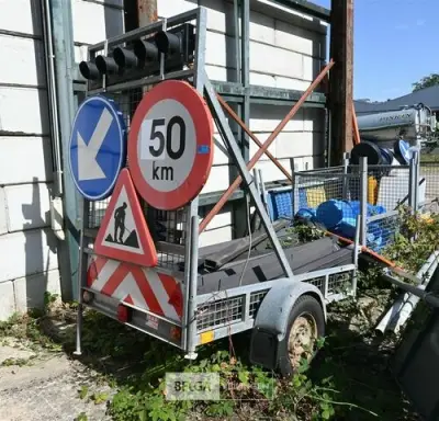 Signalisatie-aanhangwagen – kavel bij Belga Veilingen
