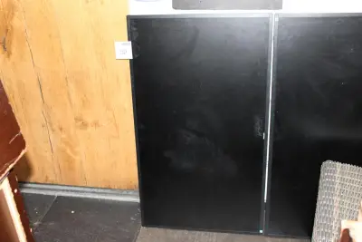 43 inch tv Philips aan wandbeugel. Afstandsbediening ontbreekt en dient gereinigd te worden – kavel bij HNVI, Eindhoven