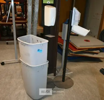 2x Dispenser + 2x vuilnisbak – kavel bij Belga Veilingen