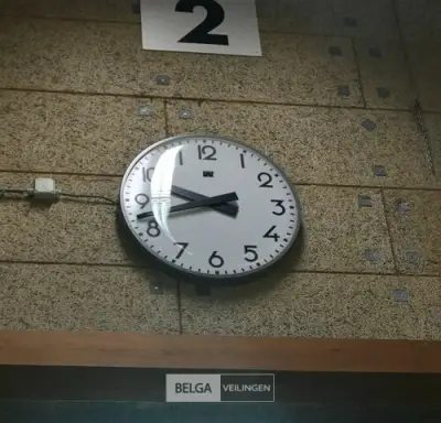 Anologe wandklok – kavel bij Belga Veilingen