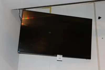 43 inch tv Philips aan wandbeugel en afstandsbediening – kavel bij HNVI, Eindhoven