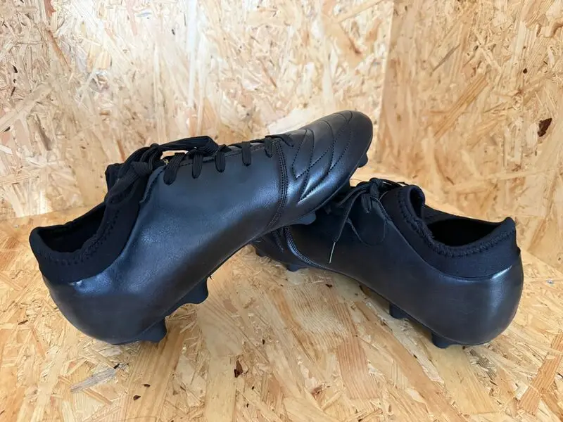 Voetbalschoenen - paar Dores – kavel bij Onlineveilingmeester