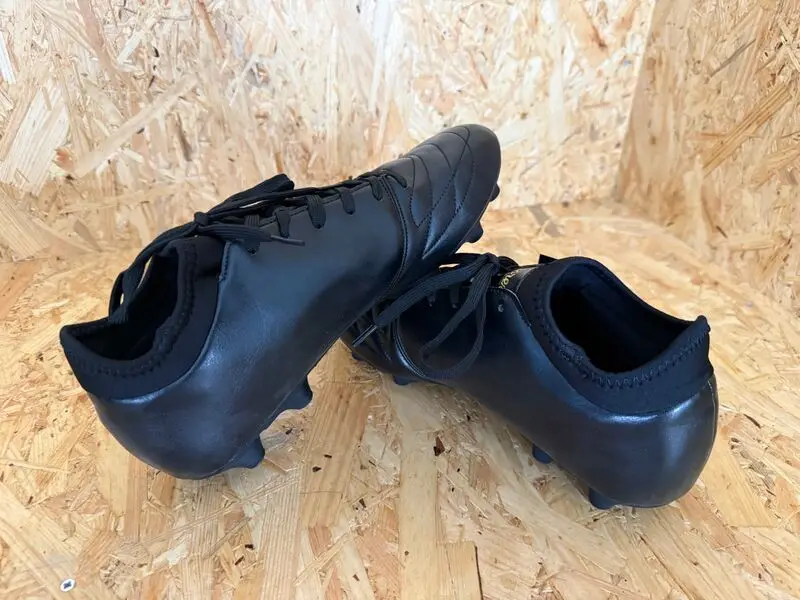 Voetbalschoenen - paar Dores – kavel bij Onlineveilingmeester
