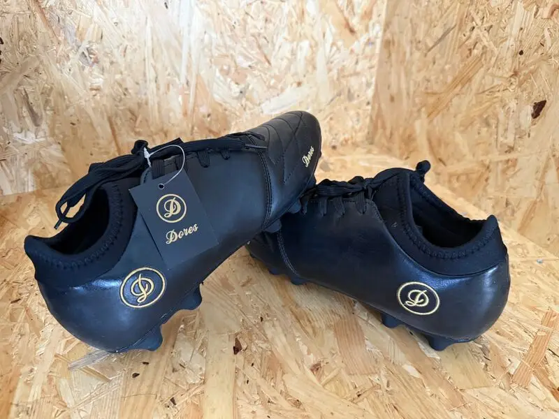 Voetbalschoenen - paar Dores – kavel bij Onlineveilingmeester
