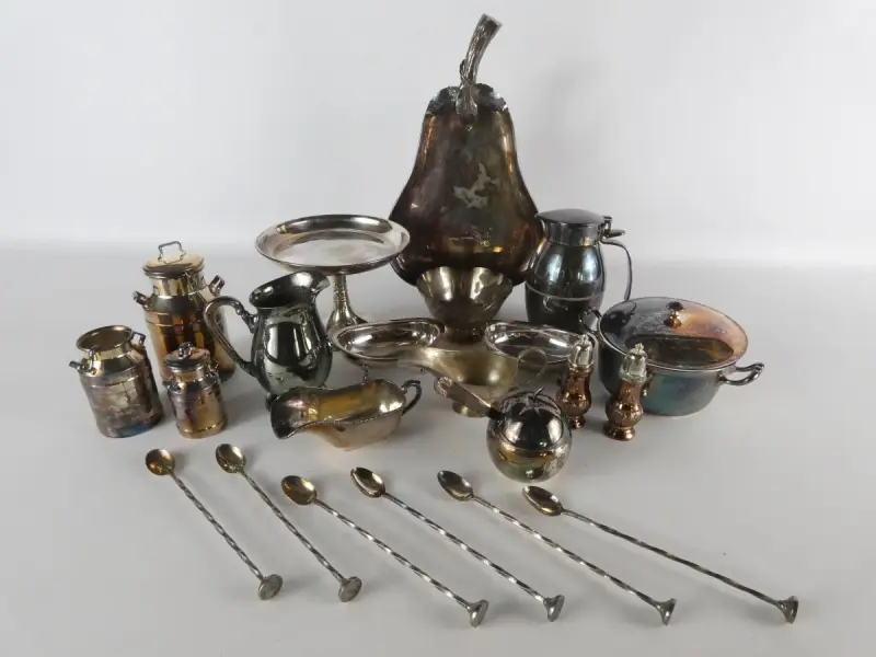 Vintage lot van voornamelijk verzilverde metalen voorwerpen(23 stuks-7,82 kg) – kavel bij De Kringwinkel, Heverlee