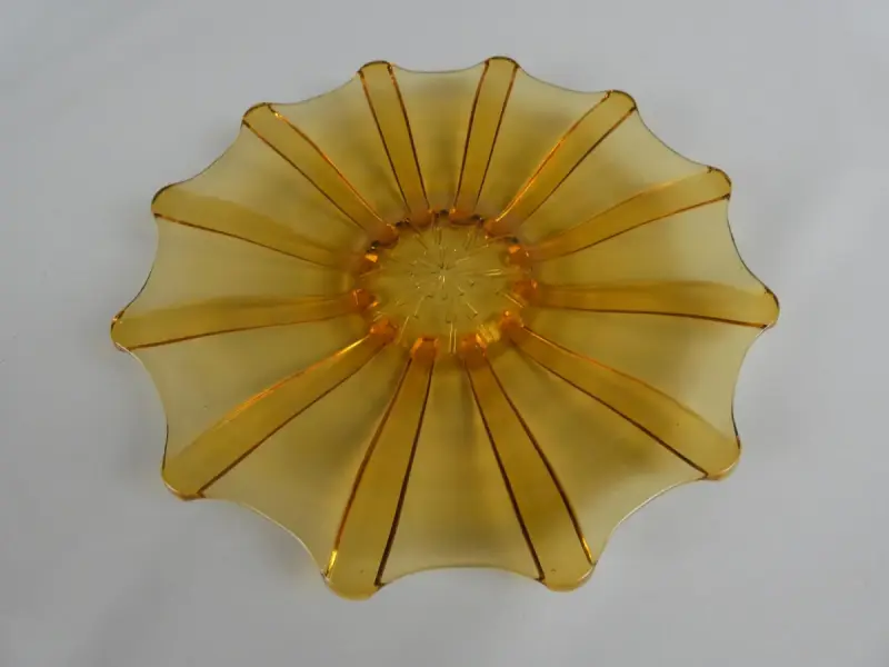 Amber glazen schaal – kavel bij De Kringwinkel, Diest