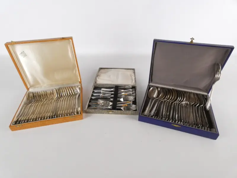Partij van 3 vintage besteksets – kavel bij De Kringwinkel, Heverlee