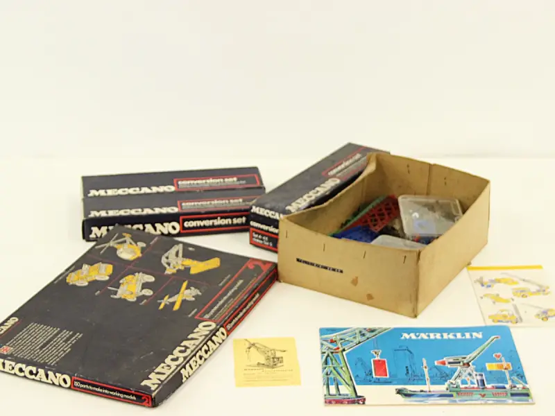 Partij vintage Meccano & Märklin metalen bouwsets met onderdelen en documentatie – kavel bij De Kringwinkel, Antwerpen
