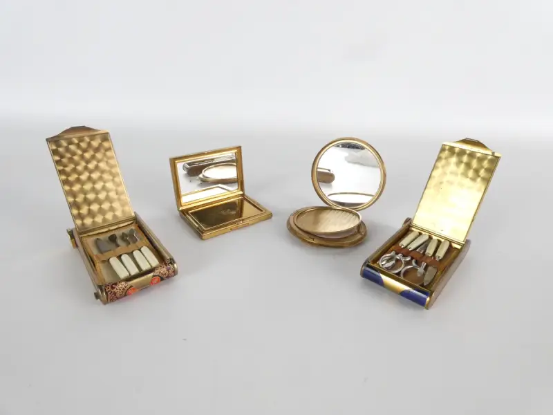 Vier Vintage Art Deco Cosmetica- en Verzorgingssets – kavel bij De Kringwinkel, Heverlee