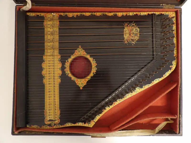 Antieke Menzenhauer Gitaarciter – kavel bij De Kringwinkel, Leopoldsburg