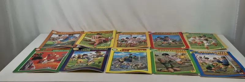 Set van 10 vintage voetbalstripboeken: De Wondersloffen van Sjakie – kavel bij De Kringwinkel, Geraardsbergen