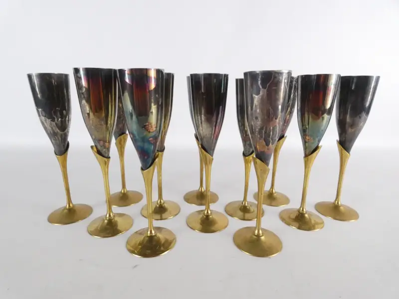 Claridge Brutalist Silverplate & Brass Flute Glasses (12 stuks) – kavel bij De Kringwinkel, Heverlee
