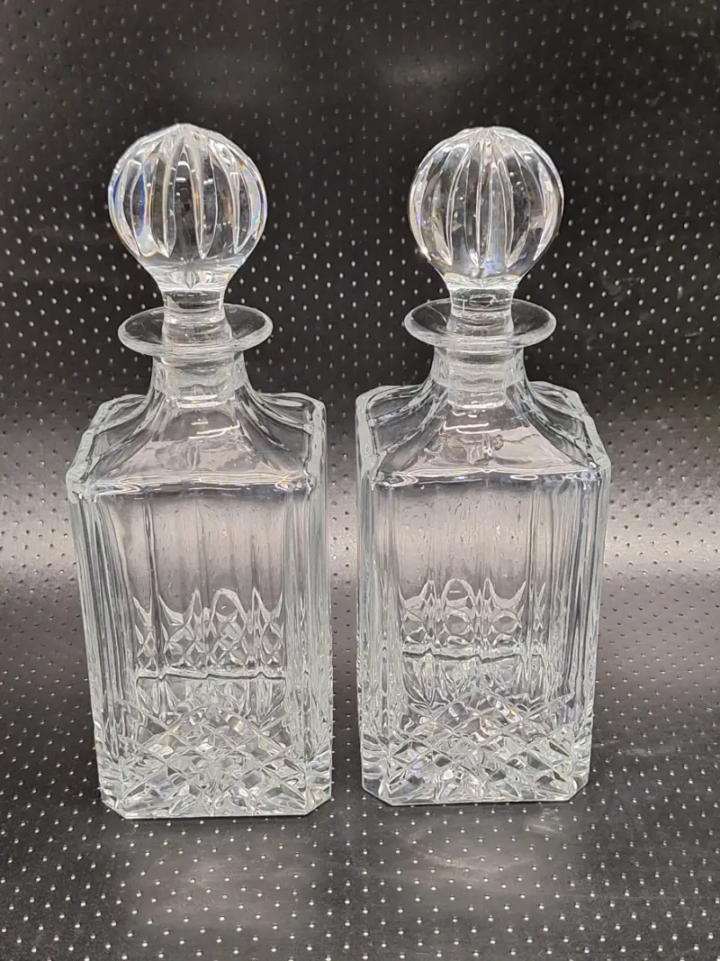 Set Vintage Kristallen Whisky karaffen met Bolsluiting – kavel bij De Kringwinkel, Gent