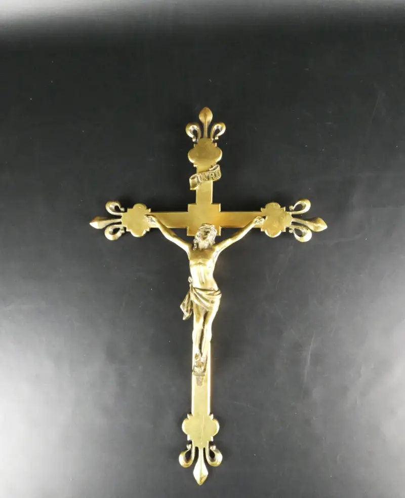 Messing kruis met Jezusfiguur – kavel bij De Kringwinkel, Heverlee