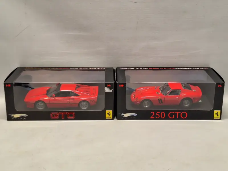Set van twee Ferrari GTO schaalmodellen 1:18 Hot Wheels Elite – kavel bij De Kringwinkel, Gent