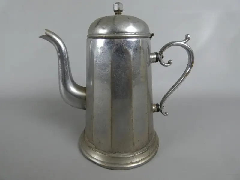 Vintage metalen koffiekan met deksel – kavel bij De Kringwinkel, Diest