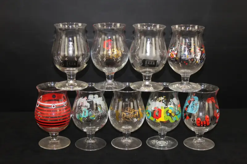 Set van 9 Duvel Art en speciale collectie bierglazen met sleutelhanger – kavel bij De Kringwinkel, Antwerpen