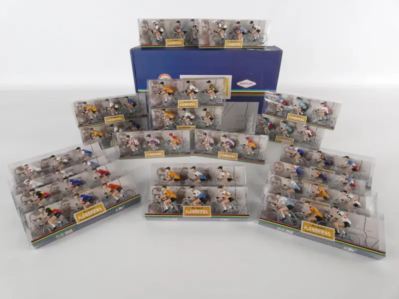 Set van Flandriens wielrenners miniaturen in doos – kavel bij De Kringwinkel, Heverlee