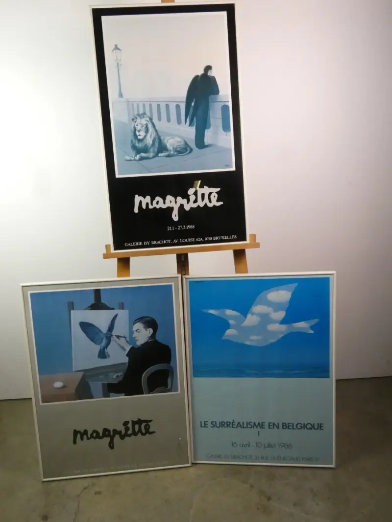 Set van 3 Magritte tentoonstellingsaffiches in lijst – kavel bij De Kringwinkel, Heverlee