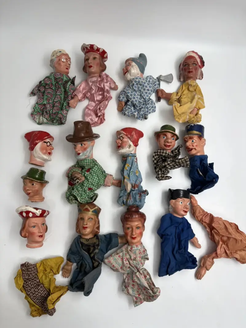 Partij Vintage Handpoppen (Gips) – Antiek Poppenkast – kavel bij De Kringwinkel, Gent