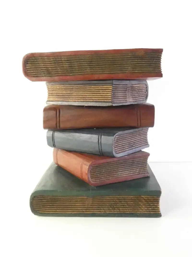 Handgesneden houten boekenkruk – bijzettafel van boeken – kavel bij De Kringwinkel, Heverlee