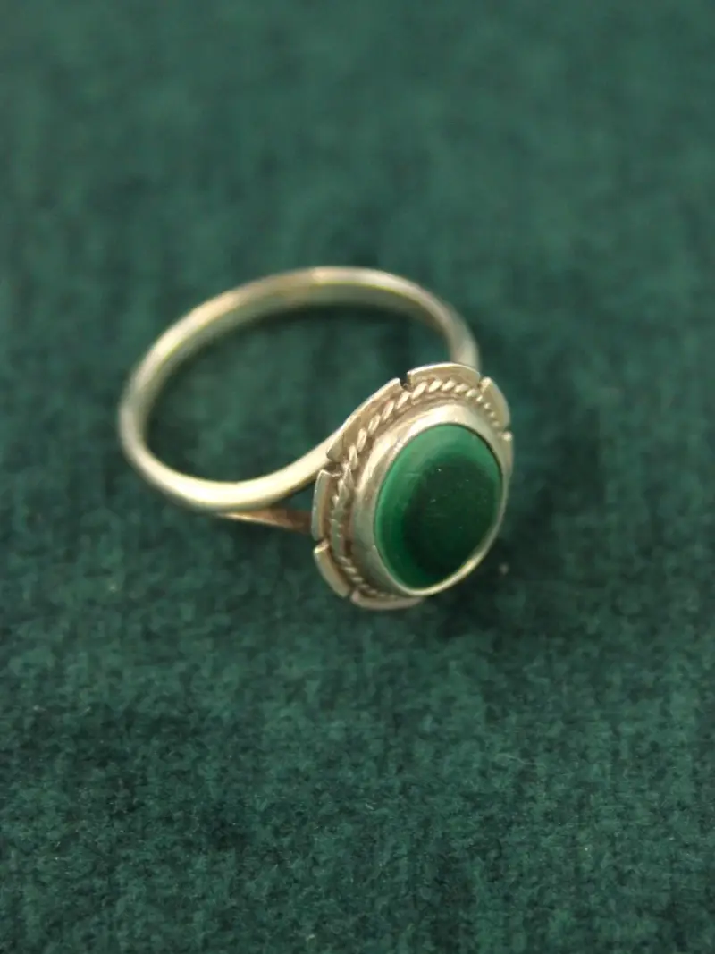 Zilveren ring met malachiet – kavel bij De Kringwinkel, Antwerpen