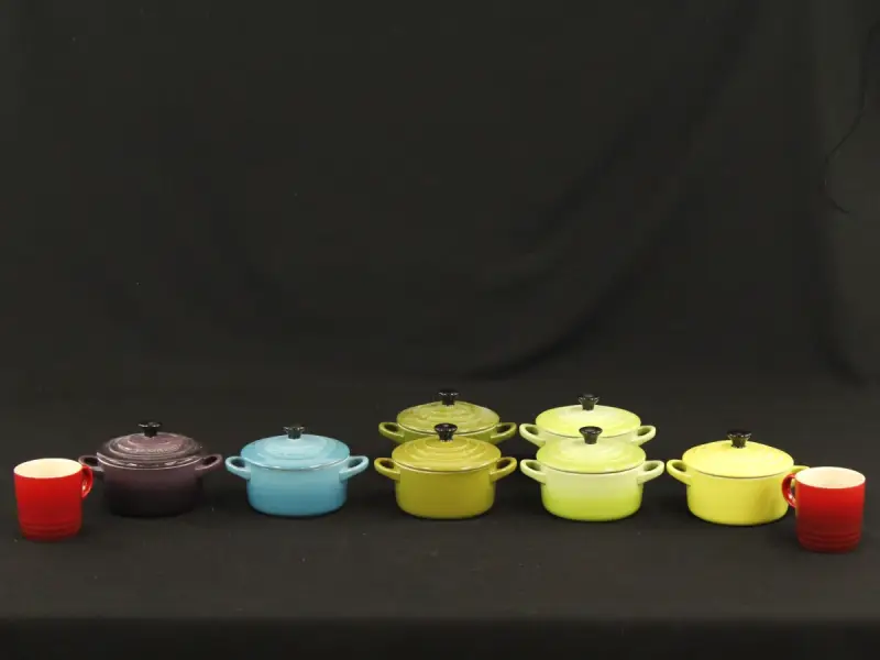Le Creuset set van 7 cocottes en 2 tasjes – kavel bij De Kringwinkel, Antwerpen