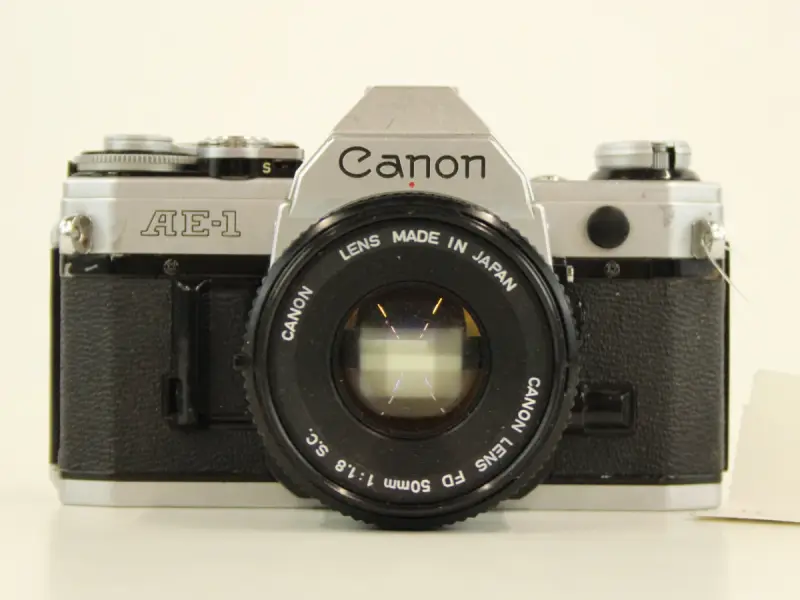 Canon AE-1 + 50 mm Canon s.c. 1:1.8 lens – kavel bij De Kringwinkel, Antwerpen