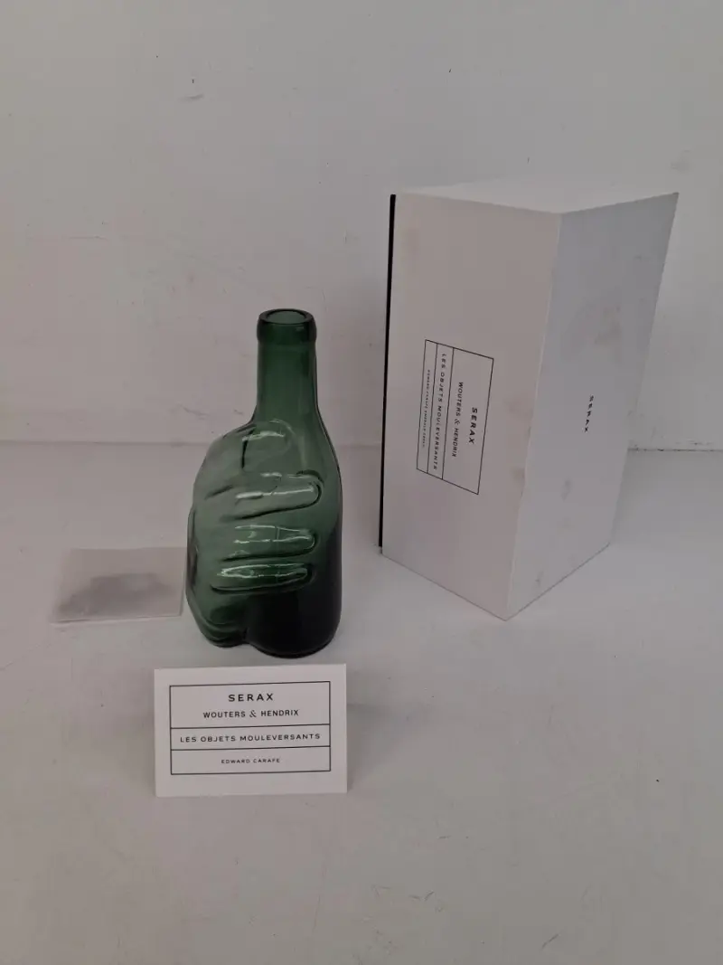 "Edward" karaf in smaragdgroen glas – kavel bij De Kringwinkel, Waardamme