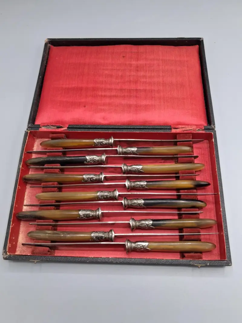 Vintage tafelmessenset Gembloux – kavel bij De Kringwinkel, Waardamme