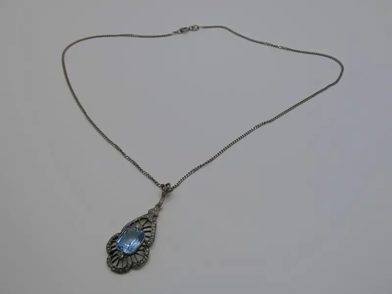 Zilveren Collier met Marcasiet en Blauwe Steen (Art Deco Stijl) – kavel bij De Kringwinkel, Diest