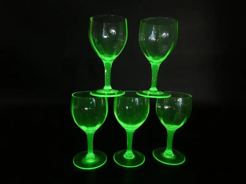 Set van 5 Vintage Uranium Wijnglazen – kavel bij De Kringwinkel, Heverlee