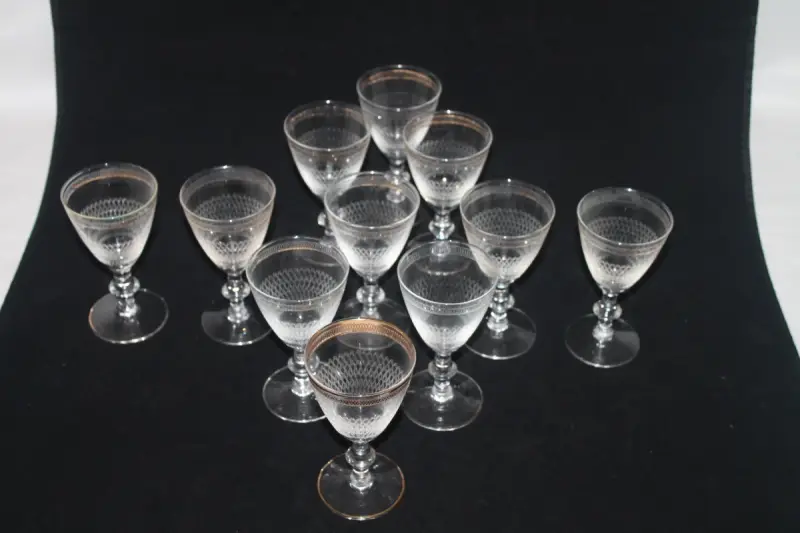 Set van 11 vintage kristallen wijnglazen met gouden rand – kavel bij De Kringwinkel, Brecht