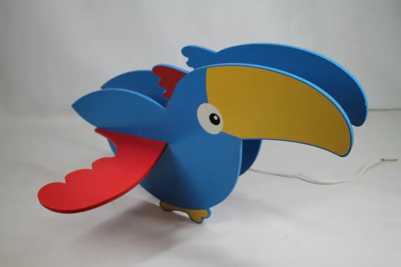 Kinderlamp in de vorm van een kleurrijke toekan – kavel bij De Kringwinkel, Brecht