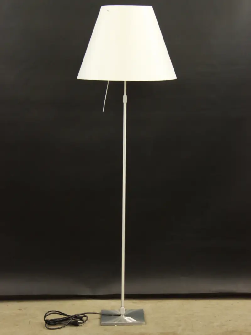 D13 Costanza staande lamp – Paolo Rizzatto voor Luceplan – kavel bij De Kringwinkel, Antwerpen