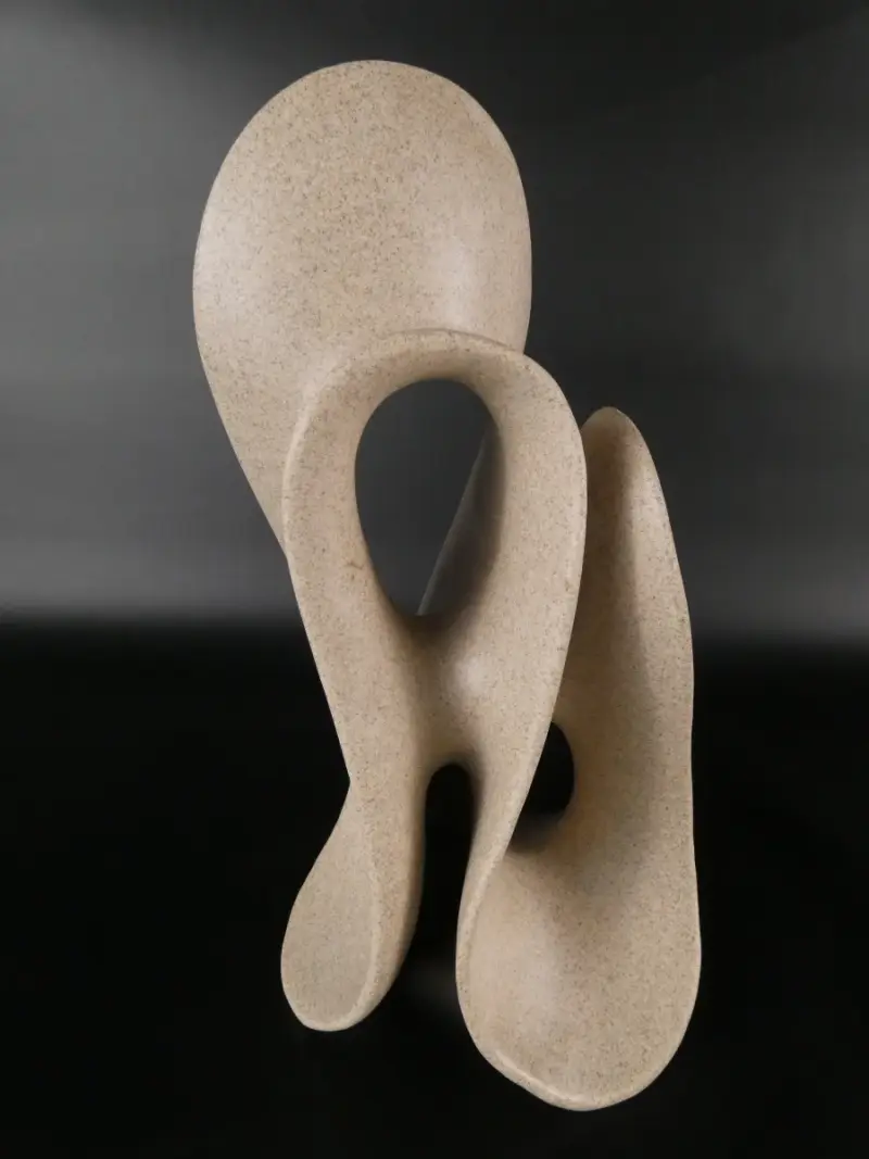 Abstracte keramische sculptuur in beige tinten – kavel bij De Kringwinkel, Heverlee