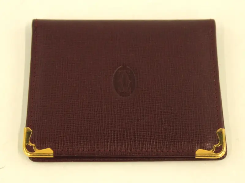 Cartier - vintage bordeaux lederen etui met spiegel & kaartvak – “A Gift from Cartier Paris” – kavel bij De Kringwinkel, Antwerpen