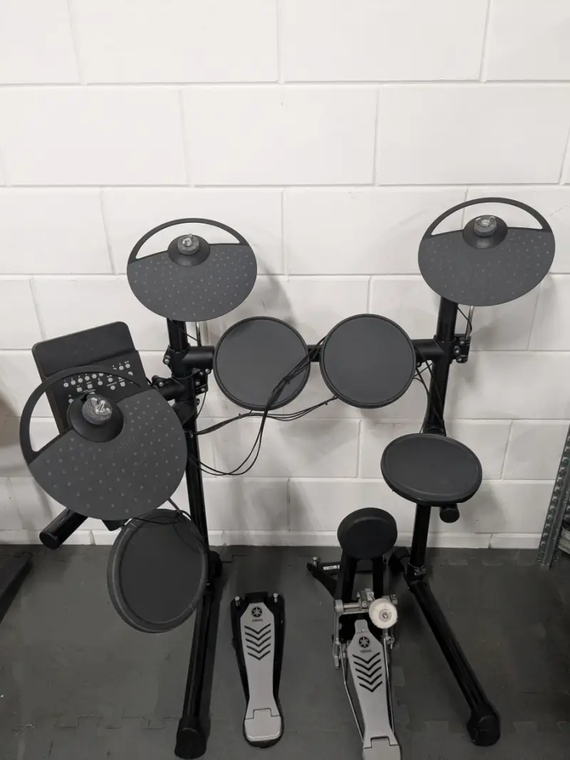 Elektronisch drumstel Yamaha DTX450K met accessoires – kavel bij De Kringwinkel, Sint-Niklaas
