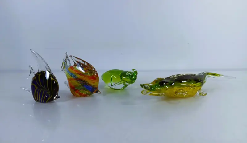 Set van 4 glazen dierenfiguren in verschillende kleuren – kavel bij De Kringwinkel, Turnhout