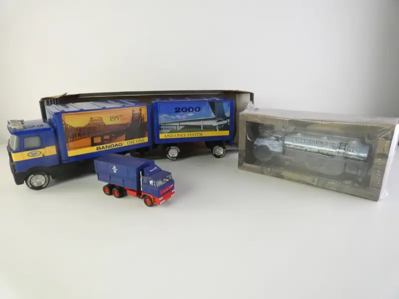 Set van 3 vintage modelvrachtwagens – kavel bij De Kringwinkel, Heverlee