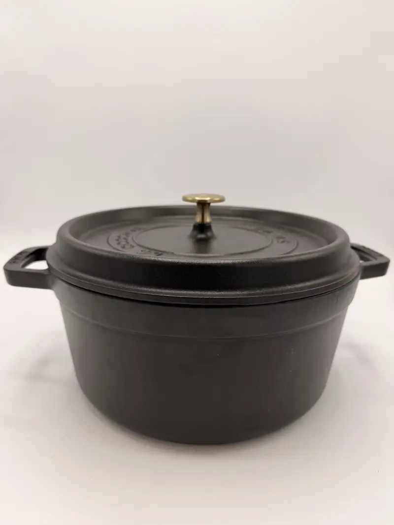 Staub gietijzeren kookpot zwart – kavel bij De Kringwinkel, Dendermonde