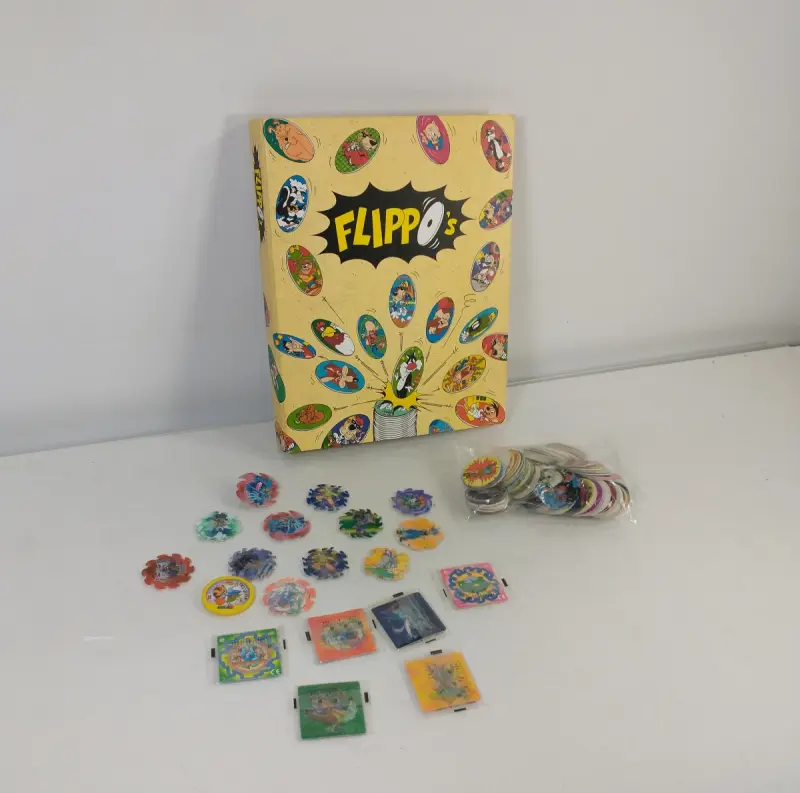 Verzameling Flippo's met album en diverse figuren – kavel bij De Kringwinkel, Turnhout