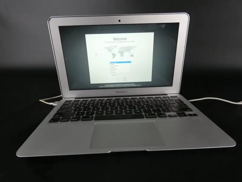 Apple MacBook Air 11,6" A1465 (EMC 2631) Laptop – kavel bij De Kringwinkel, Heverlee