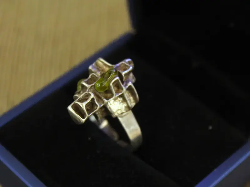 Verstelbare sterling zilveren ring met abstracte ringkop – kavel bij De Kringwinkel, Antwerpen