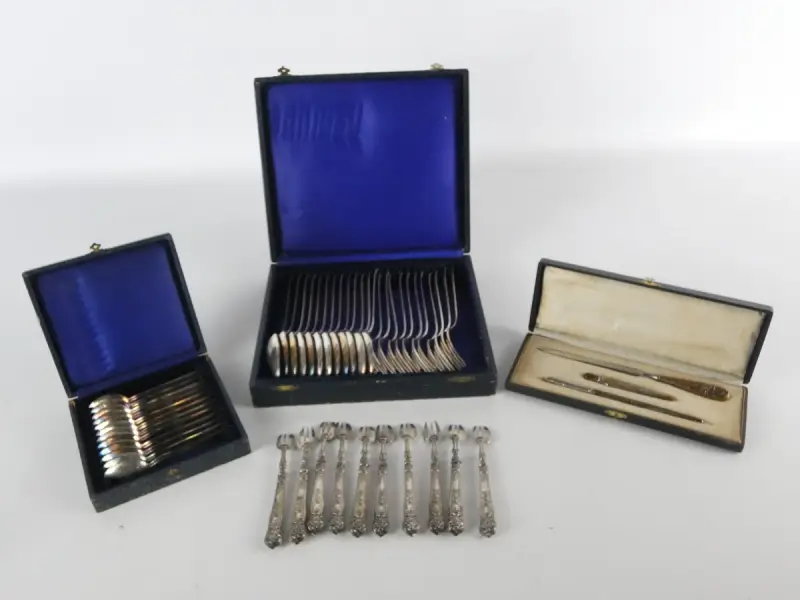 Vintage zilveren en verzilverd bestek en bureauaccessoires – kavel bij De Kringwinkel, Heverlee