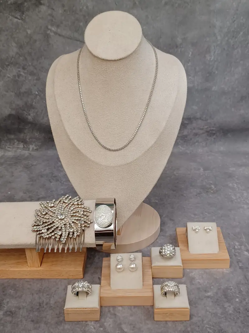 Elegante sieradenset met strass en parel-details - Zilverkleurig / stainless steel – kavel bij De Kringwinkel, Gent