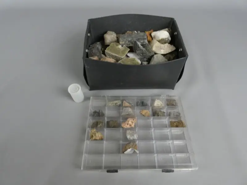 Uitgebreide Geologische Verzameling in Opbergbox – kavel bij De Kringwinkel, Diest