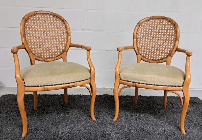 Set van 2 vintage rotan stoelen met armleuning – kavel bij De Kringwinkel, Turnhout