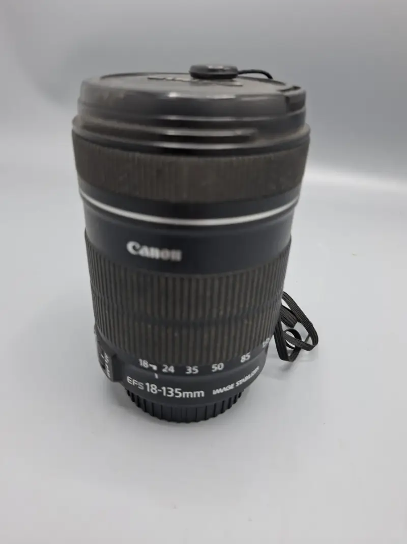 Canon EF-S 18-135mm f/3.5-5.6 IS Zoomlens – De Ultieme Allround Reislens! – kavel bij De Kringwinkel, Waardamme