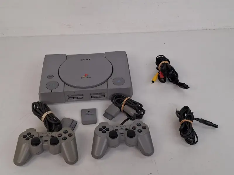 Playstation 1 console met twee controllers – kavel bij De Kringwinkel, Waardamme